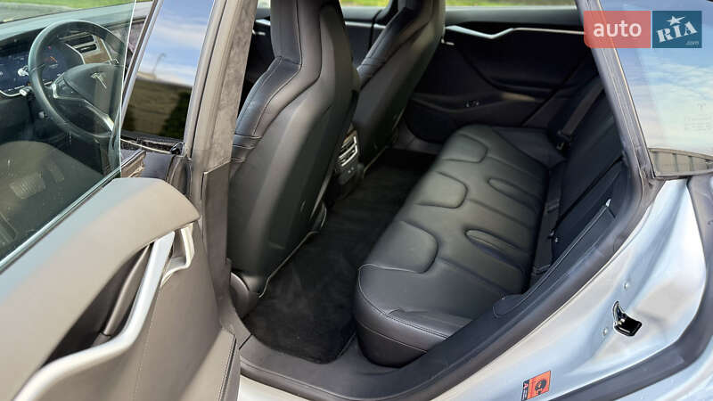 Ліфтбек Tesla Model S 2016 в Дніпрі