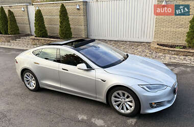 Ліфтбек Tesla Model S 2016 в  фото 23 Ліфтбек Tesla Model S 2016 в