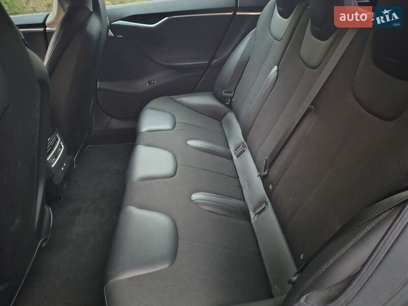 Ліфтбек Tesla Model S 2016 в Івано-Франківську