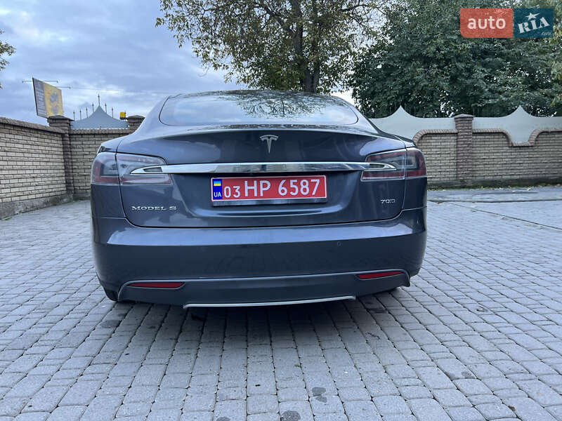 Ліфтбек Tesla Model S 2016 в Чернівцях