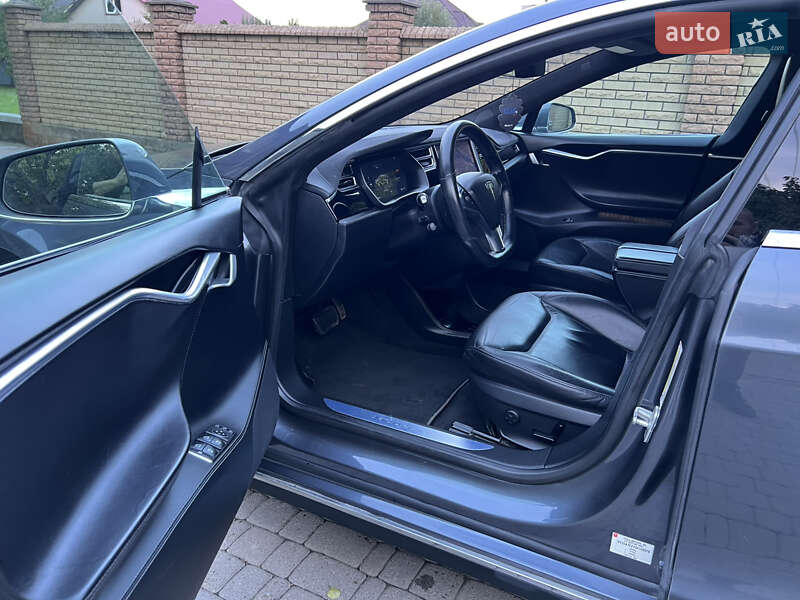 Ліфтбек Tesla Model S 2016 в Чернівцях
