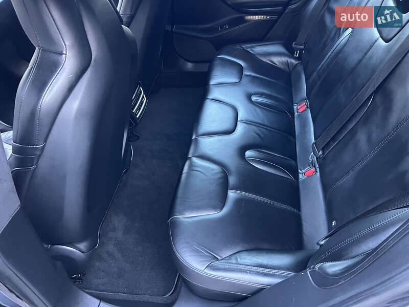 Ліфтбек Tesla Model S 2016 в Чернівцях