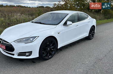 Tesla Model S 2015