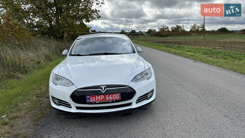 Ліфтбек Tesla Model S 2015 в Львові
