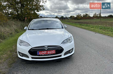 Лифтбек Tesla Model S 2015 в 