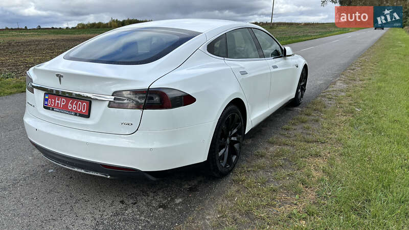 Ліфтбек Tesla Model S 2015 в Львові
