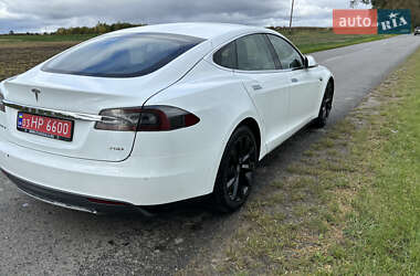 Лифтбек Tesla Model S 2015 в 