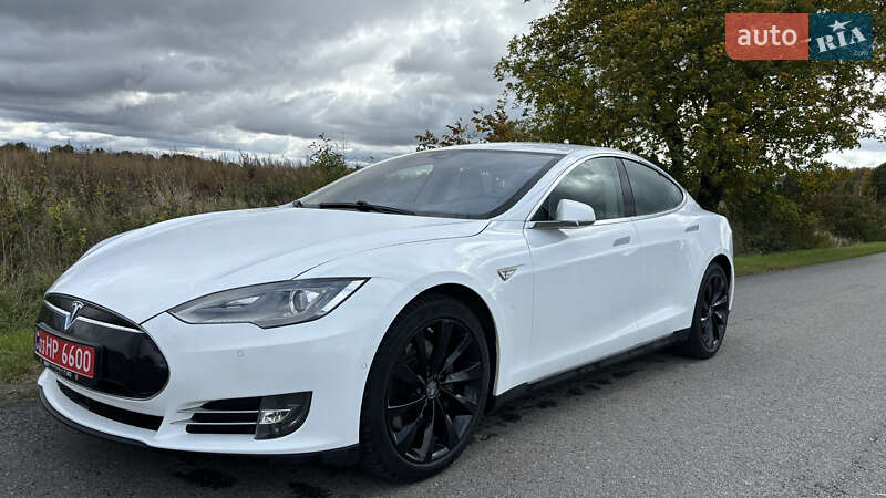 Ліфтбек Tesla Model S 2015 в Львові