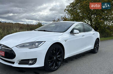 Лифтбек Tesla Model S 2015 в 