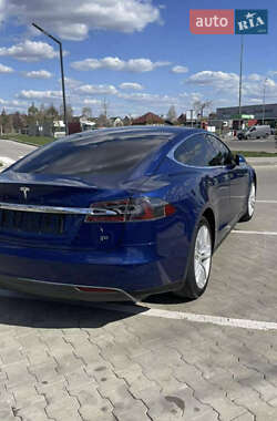 Лифтбек Tesla Model S 2015 в 