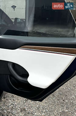 Лифтбек Tesla Model S 2021 в 