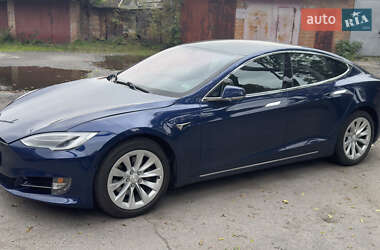 Tesla Model S 2018