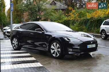 Лифтбек Tesla Model S 2020 в 