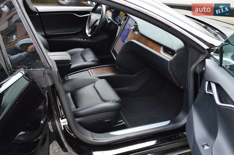 Ліфтбек Tesla Model S 2020 в Києві