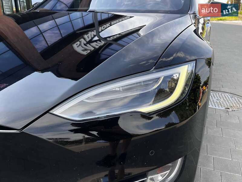 Лифтбек Tesla Model S 2016 в Луцке