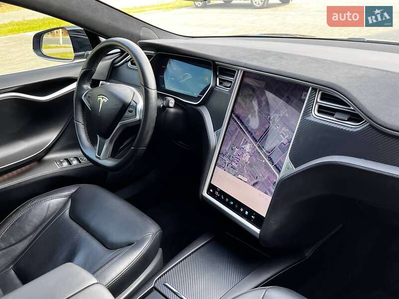 Лифтбек Tesla Model S 2016 в Луцке