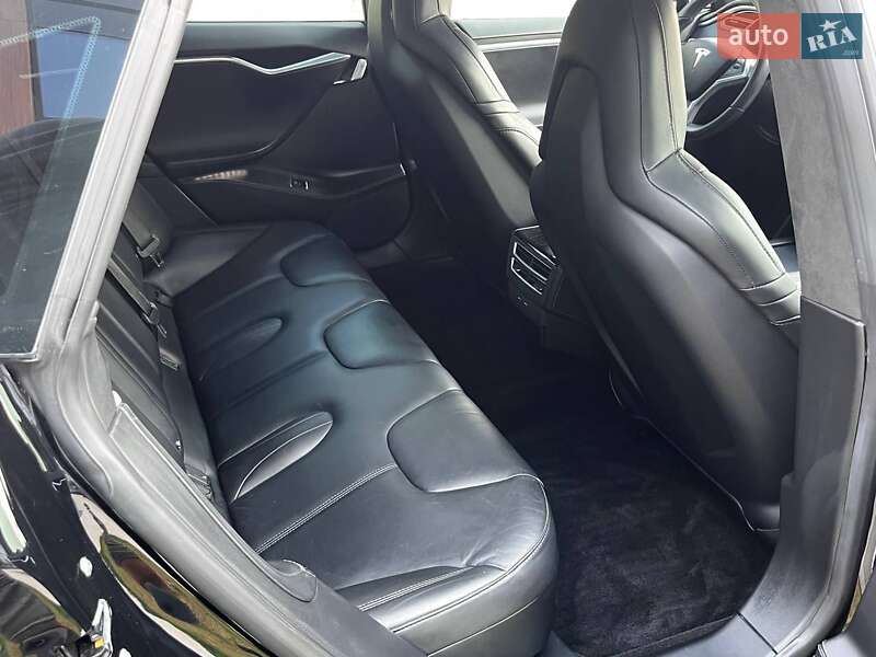 Лифтбек Tesla Model S 2016 в Луцке
