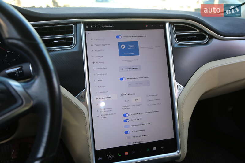 Ліфтбек Tesla Model S 2017 в Києві