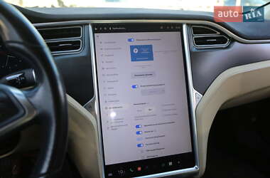 Лифтбек Tesla Model S 2017 в 