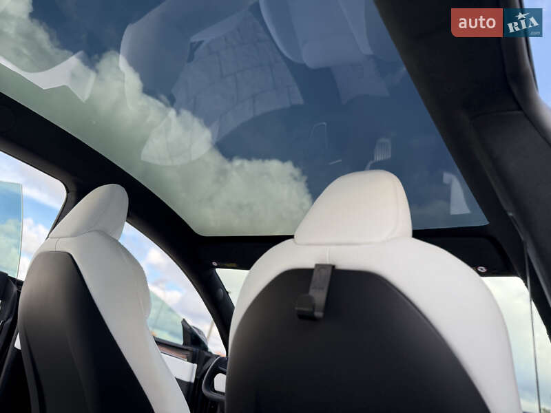 Ліфтбек Tesla Model S 2024 в Дрогобичі