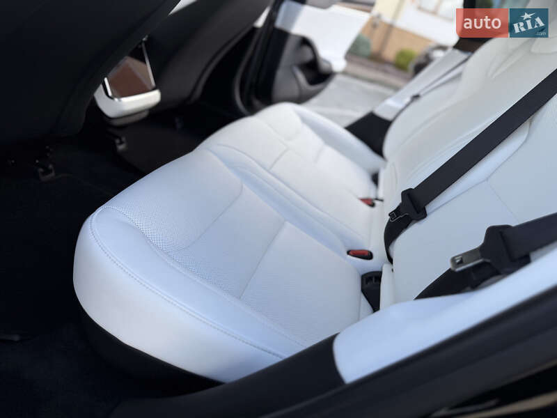 Ліфтбек Tesla Model S 2024 в Дрогобичі