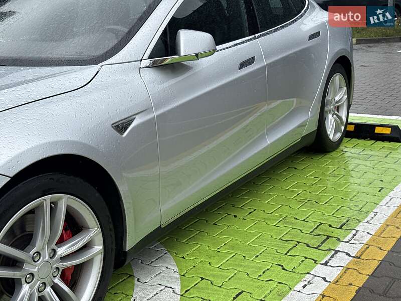 Ліфтбек Tesla Model S 2015 в Києві