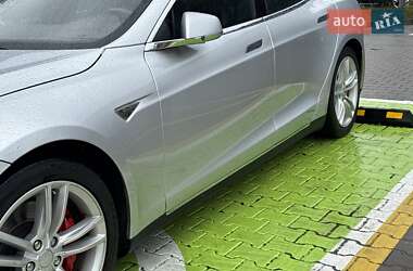 Лифтбек Tesla Model S 2015 в 