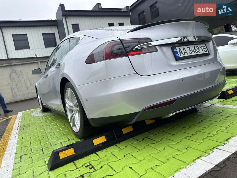 Ліфтбек Tesla Model S 2015 в Києві