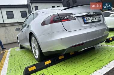 Лифтбек Tesla Model S 2015 в 