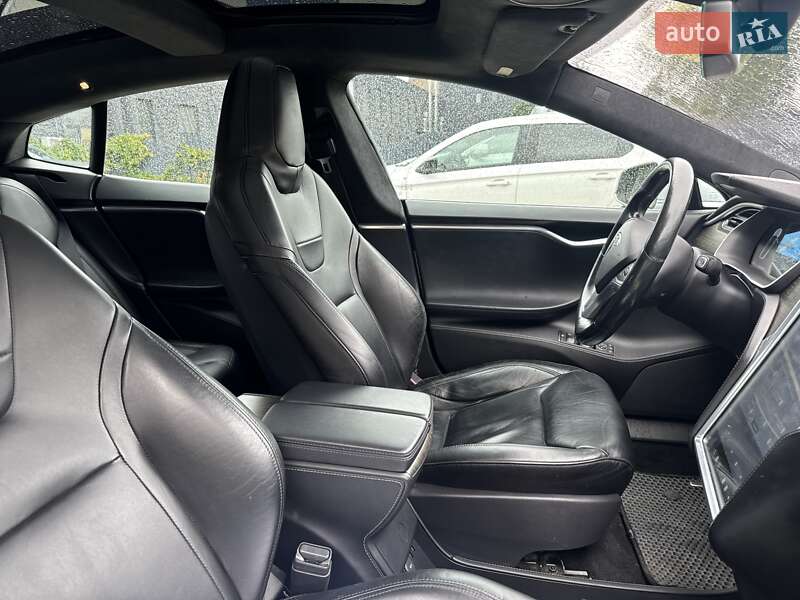 Ліфтбек Tesla Model S 2015 в Києві
