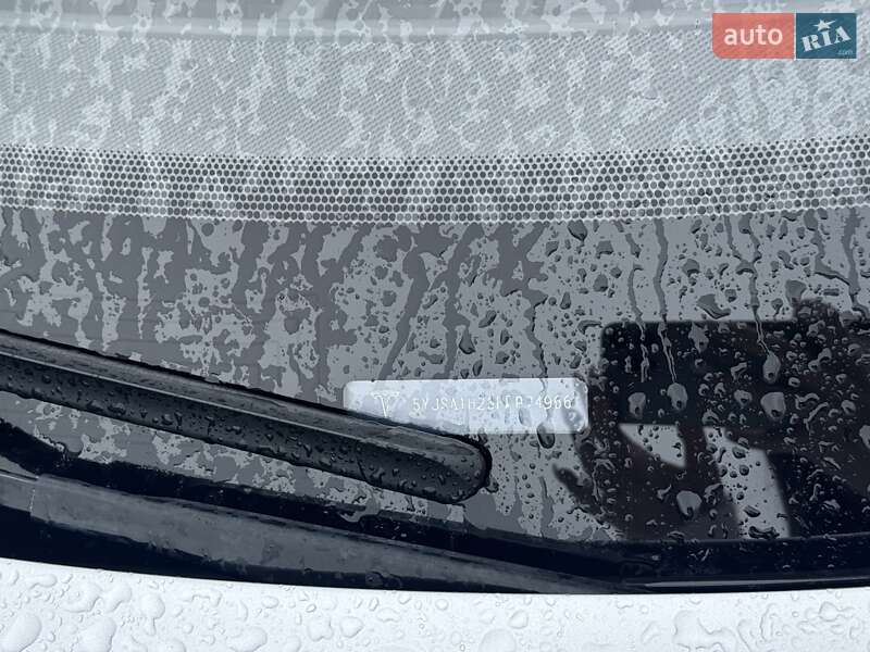 Ліфтбек Tesla Model S 2015 в Києві