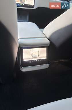 Лифтбек Tesla Model S 2021 в 