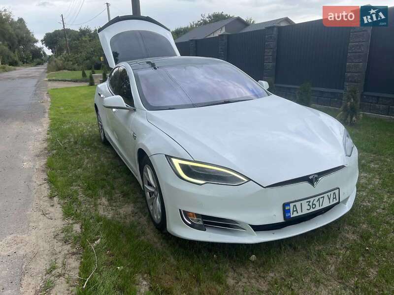 Ліфтбек Tesla Model S 2016 в Броварах