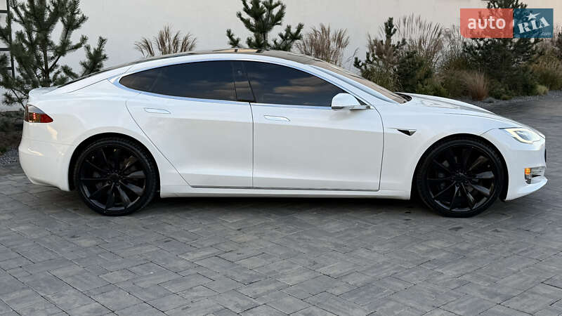Ліфтбек Tesla Model S 2017 в Луцьку