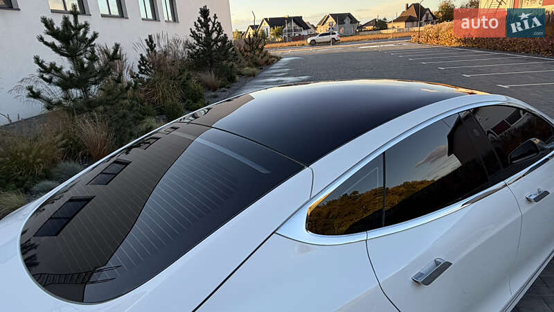 Ліфтбек Tesla Model S 2017 в Луцьку