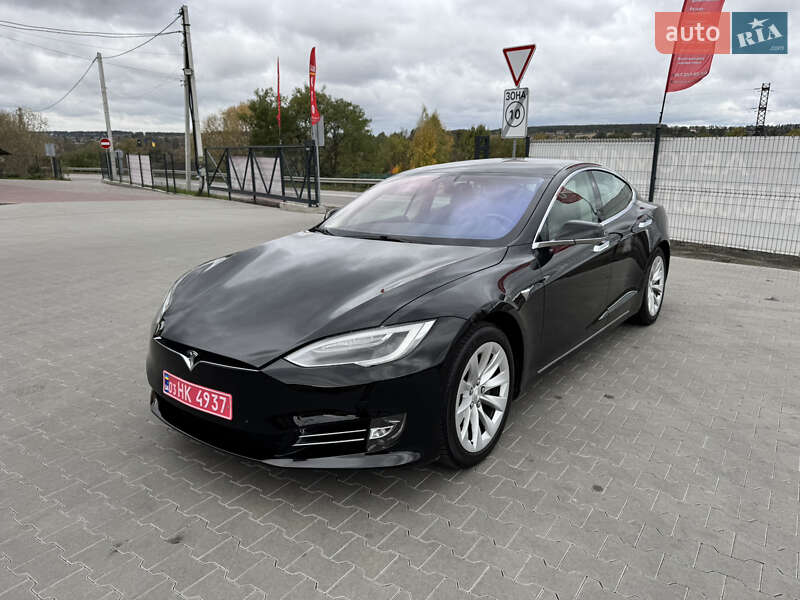 Лифтбек Tesla Model S 2017 в Ирпене