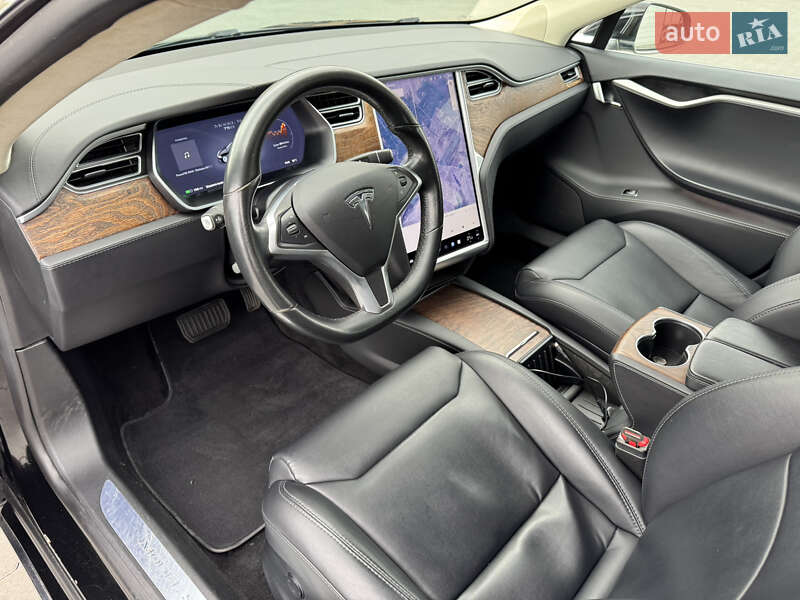 Лифтбек Tesla Model S 2017 в Ирпене