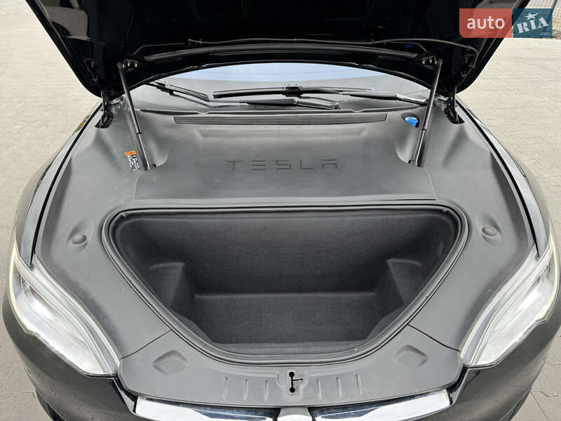 Лифтбек Tesla Model S 2017 в Ирпене