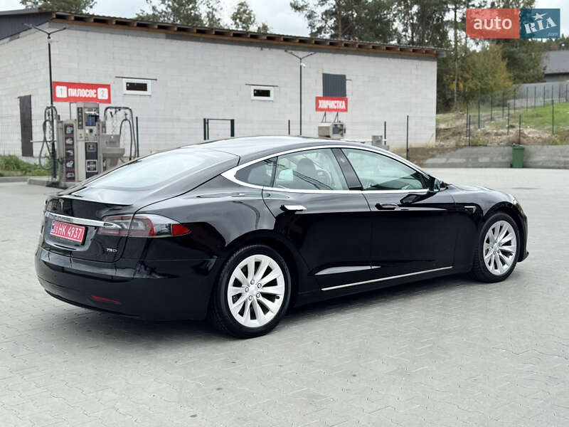 Лифтбек Tesla Model S 2017 в Ирпене