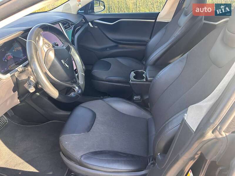 Лифтбек Tesla Model S 2013 в Львове