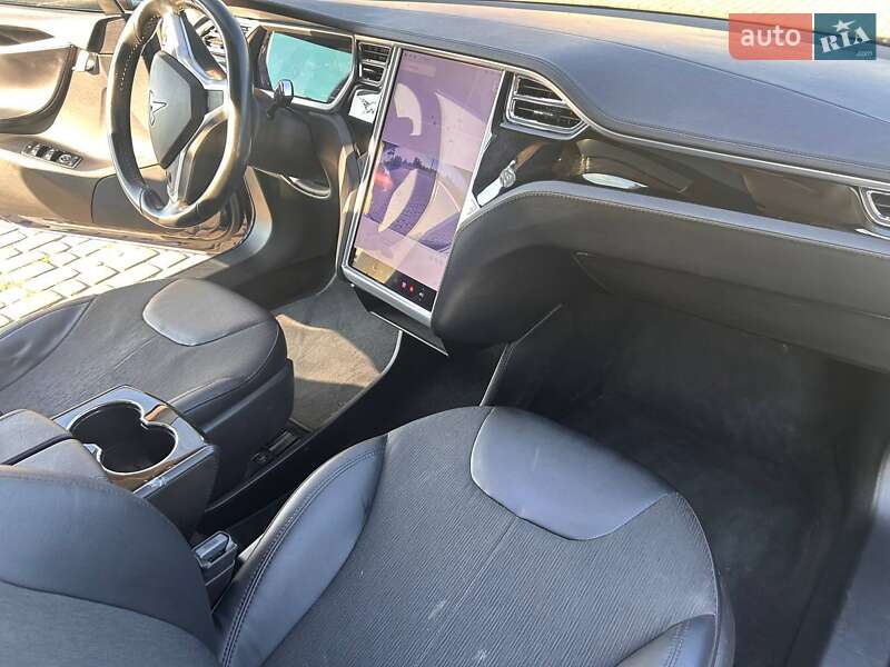 Лифтбек Tesla Model S 2013 в Львове