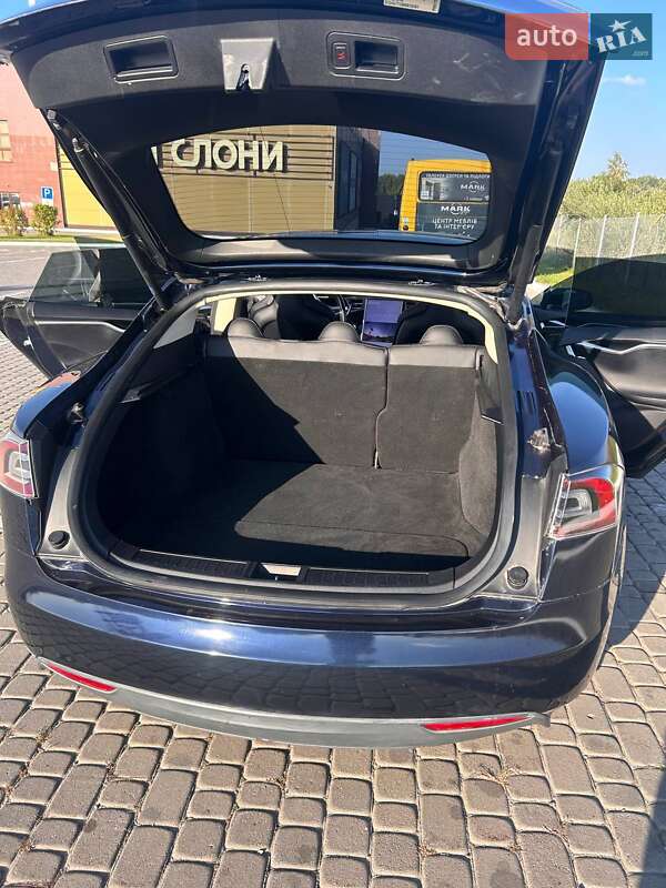 Лифтбек Tesla Model S 2013 в Львове