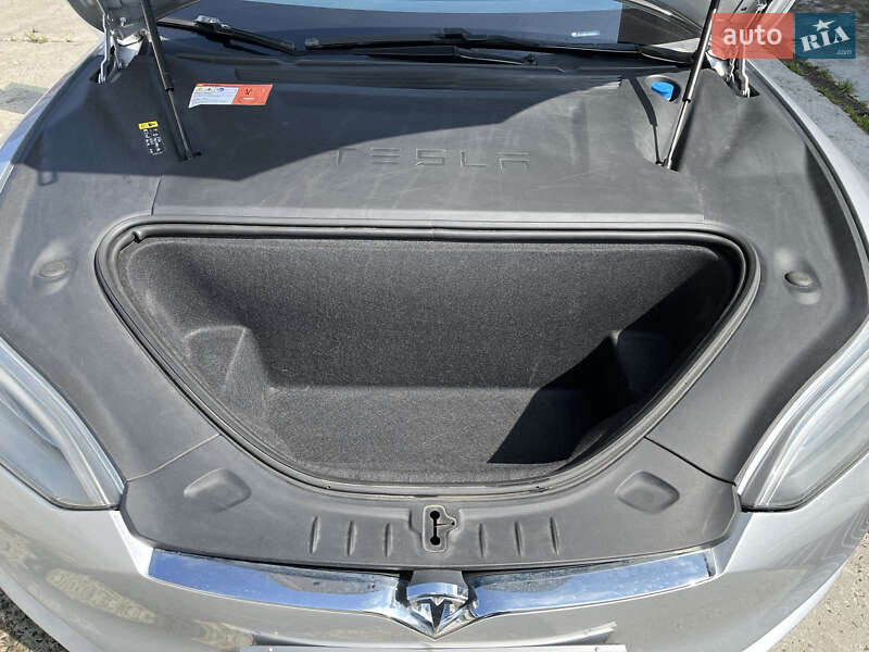 Ліфтбек Tesla Model S 2018 в Трускавці