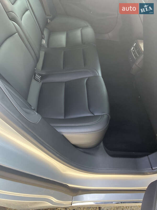 Ліфтбек Tesla Model S 2018 в Трускавці
