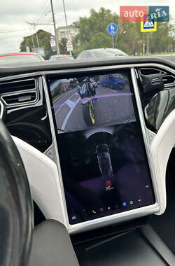 Лифтбек Tesla Model S 2017 в 