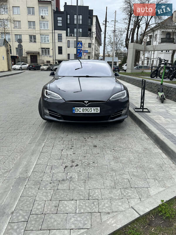 Лифтбек Tesla Model S 2016 в Львове