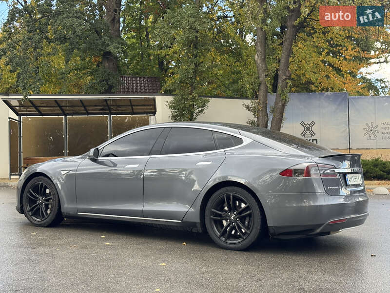 Лифтбек Tesla Model S 2013 в Киеве
