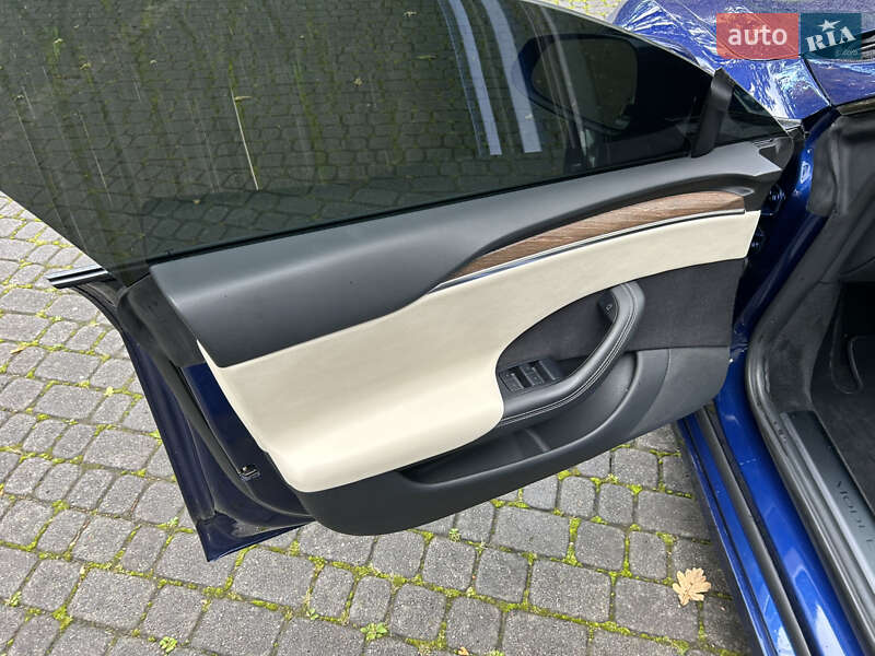 Лифтбек Tesla Model S 2022 в Львове