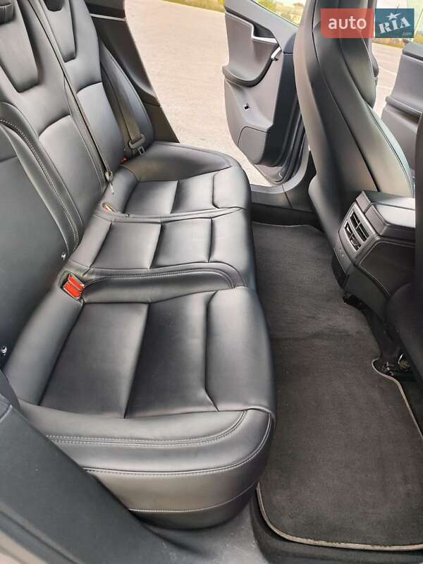 Лифтбек Tesla Model S 2018 в Кобеляках