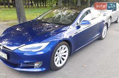 Лифтбек Tesla Model S 2016 в Киеве